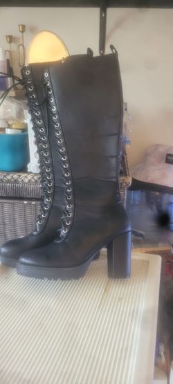 Women's knee-length boots