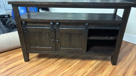 Entertainment Console cabinet with barn doors