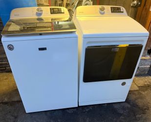 Maytag commercial thechnology top load washer with agitator    Gas dryer