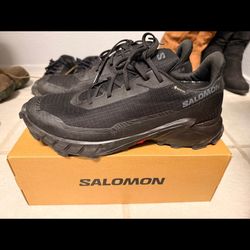NEW: Salomon Men's Alphacross 5 Gore-TEX Trail Running Shoes size 11.5