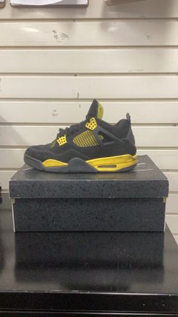 Air Jordan 4 Thunder