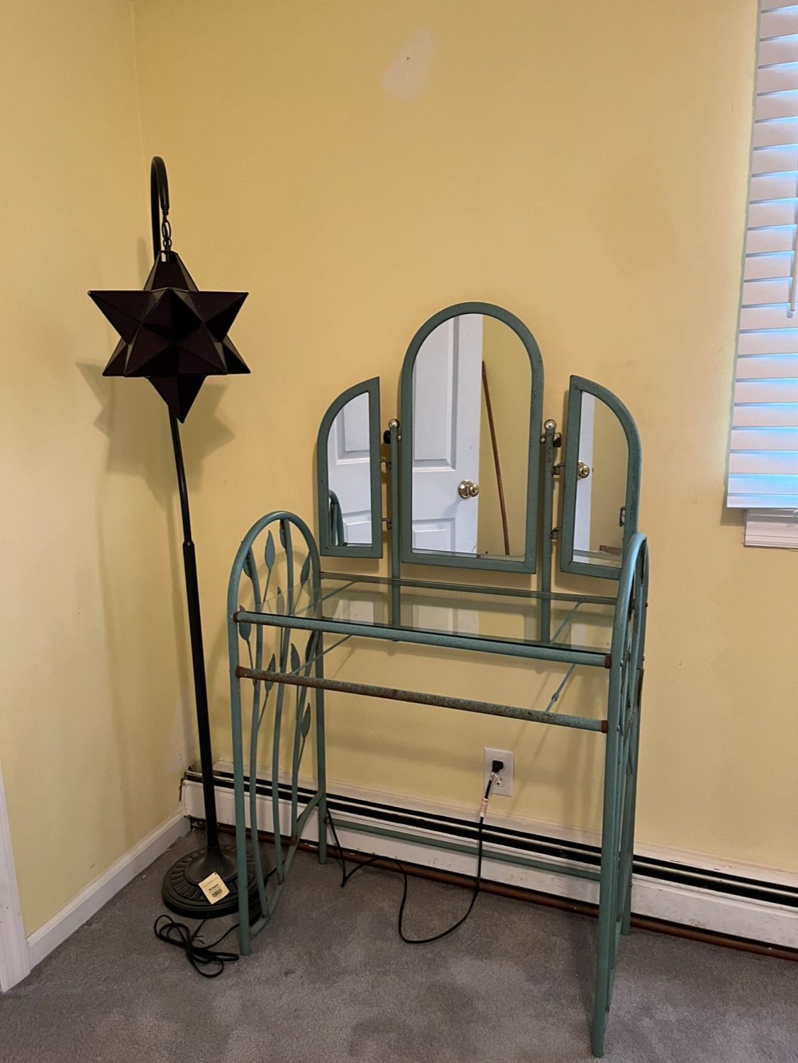 Vintage Retro Hollywood Regency 80s Art Deco Post Modern 3 Mirror Small Metal Vanity Plant Stand