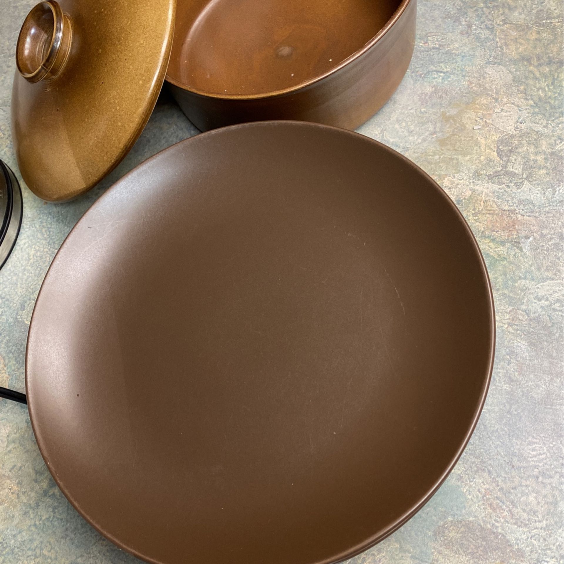 4 Ikea brown plates and cookware with lid