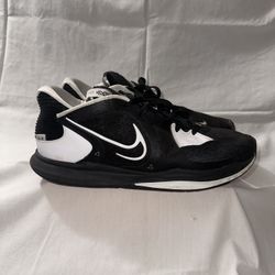 Nike Kyrie Low 5s Black and White Size:13