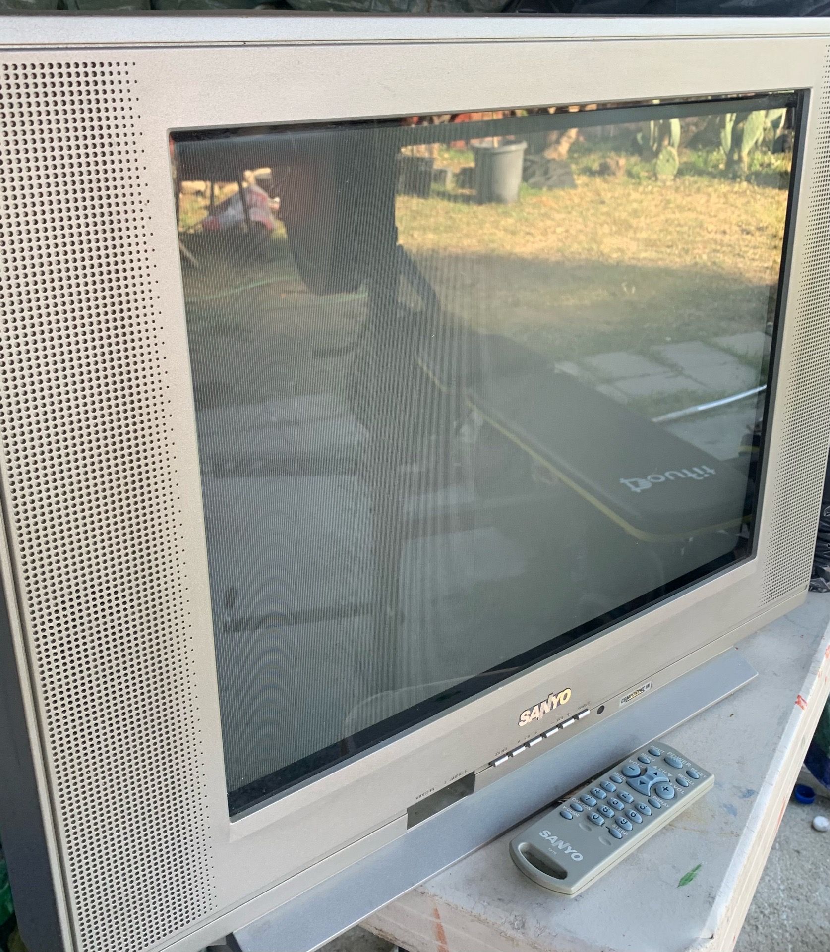 Sanyo 20in crt tv
