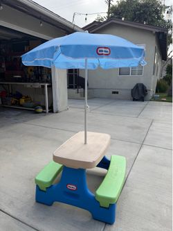 Little tikes toddler table / Mesa Little Tikes para niños pequeños