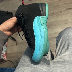 Jordan 12 retro gamma. Size 5