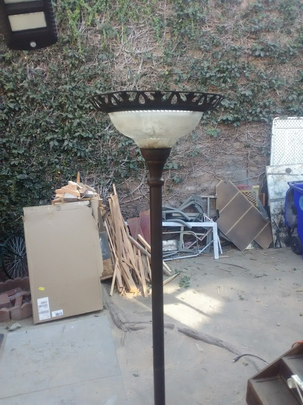 Floor lamp