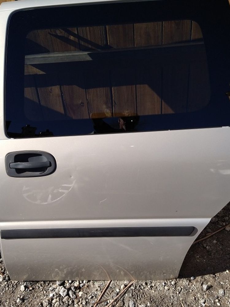 1997 To 2005 Chevy Venture Driver's Rear Slide Door Complete Should Also Be The Same Door For The Oldsmobile Silhouette And The Pontiac Transport