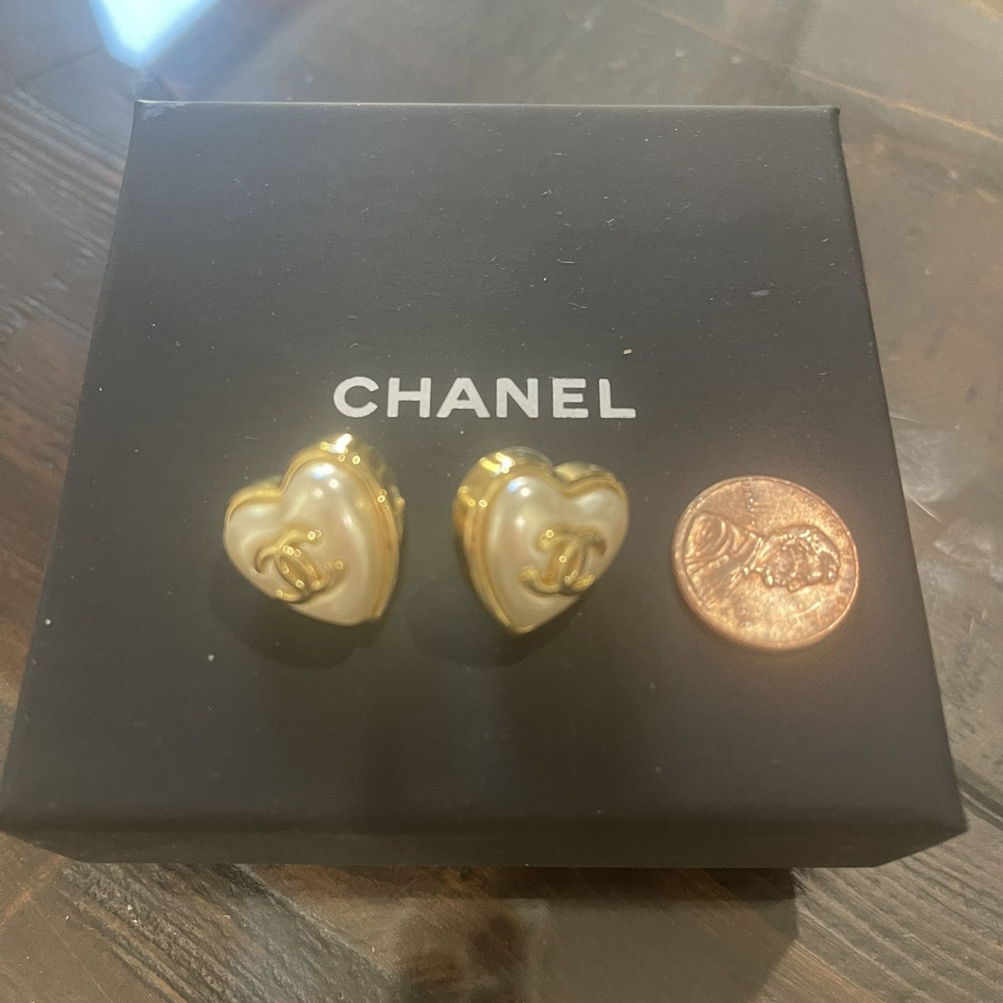 CHANEL Wood Pearl CC Heart Drop Earrings Gold for Sale in Winnetka, IL -  OfferUp