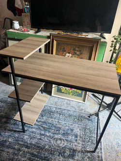 New beautiful desk 36”x30”