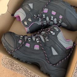 NEW size 8-9 black and pink/purple hiking boots