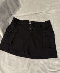 black cargo skirt 