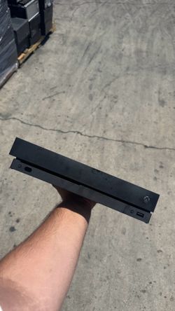 Xbox One X prototype/display