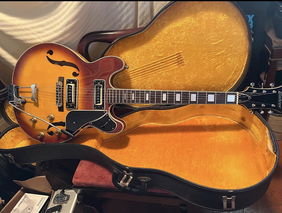 1960’s Univox Coily Semi-Hollow Body Electric Guitar (not Fender Gibson) No