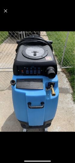 Heated carpet cleaning machine