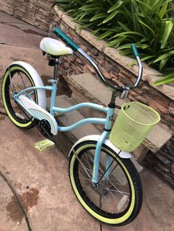 Girls 20 inch huffy summerland hotsell cruiser bike