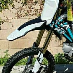 Brand  New 125cc Dirt Bike  Comes With Free  Helmet 