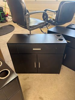 4 Wall mounted stations with mirror