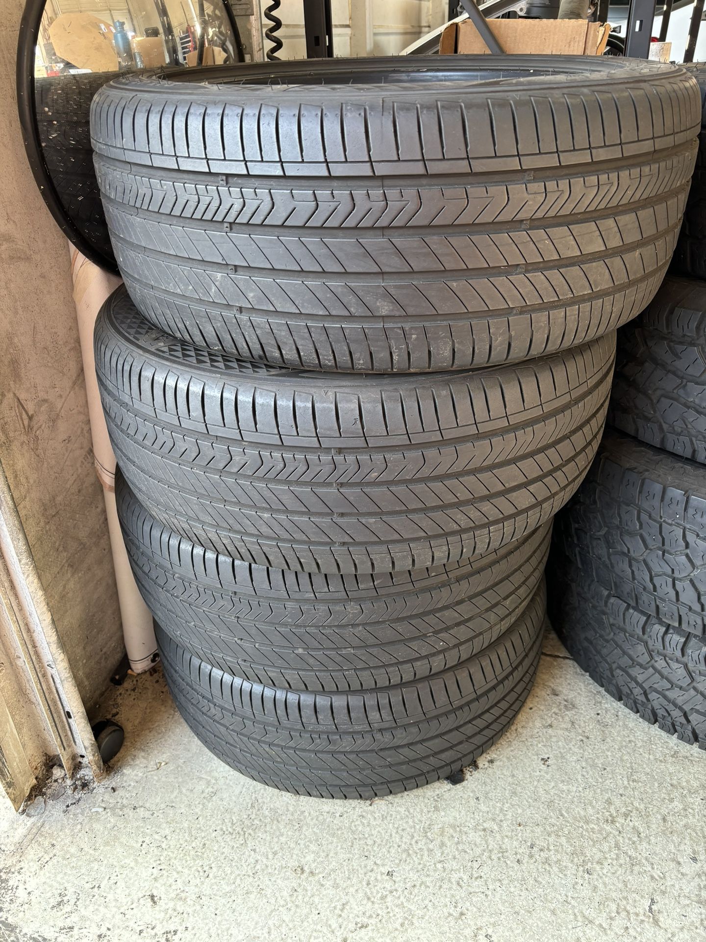 4 Tires, Kumho Majesty 9, 245-45-18