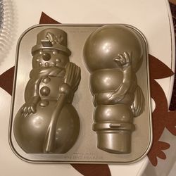William Sonoma Nordic Ware Snow man Cake Mold 