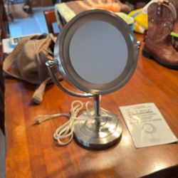 2 Sided Light up Vanity Mirror 