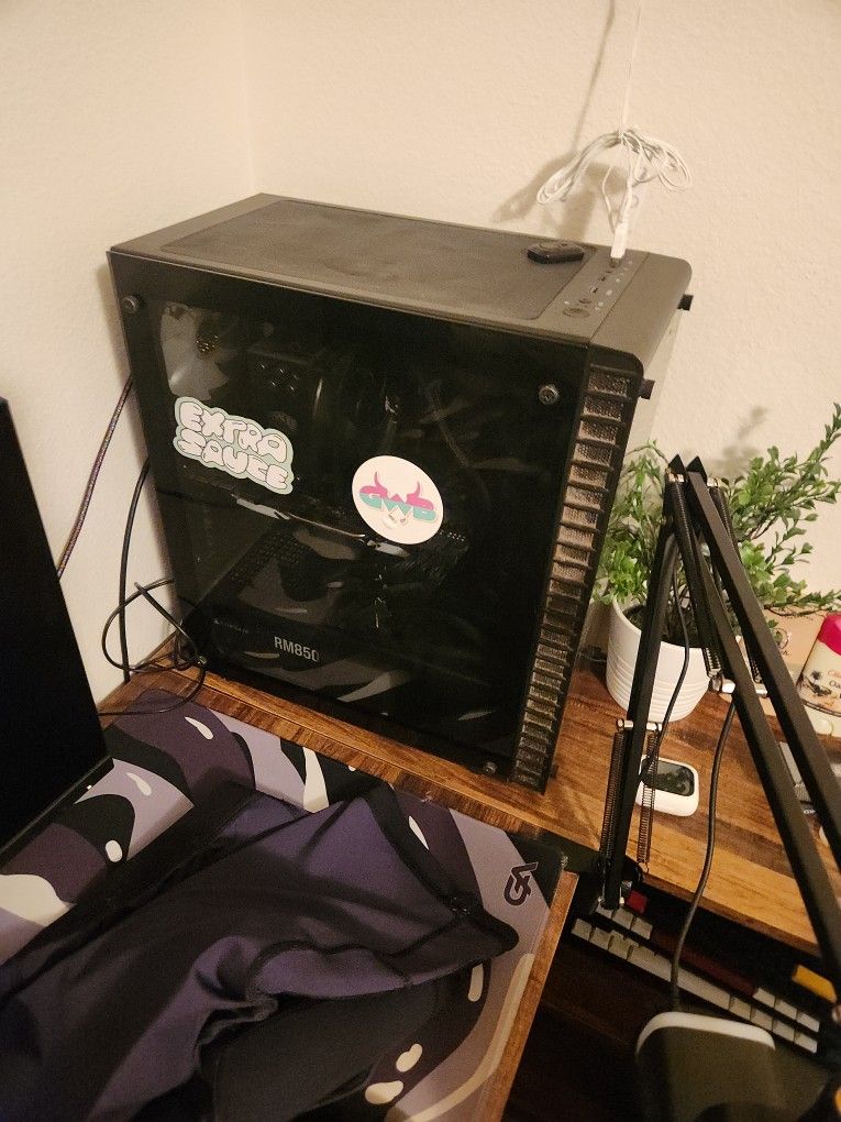 PC Mouse And 4 Keyboards