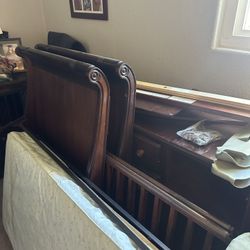 Crib And Dresser/changing Table 
