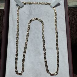 14 K G Gucci Link Chain