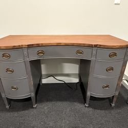 Beautiful Dexter fine Furniture Desk