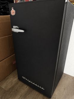 Fridgeaire 3.2 Cubic Feet Mini Fridge