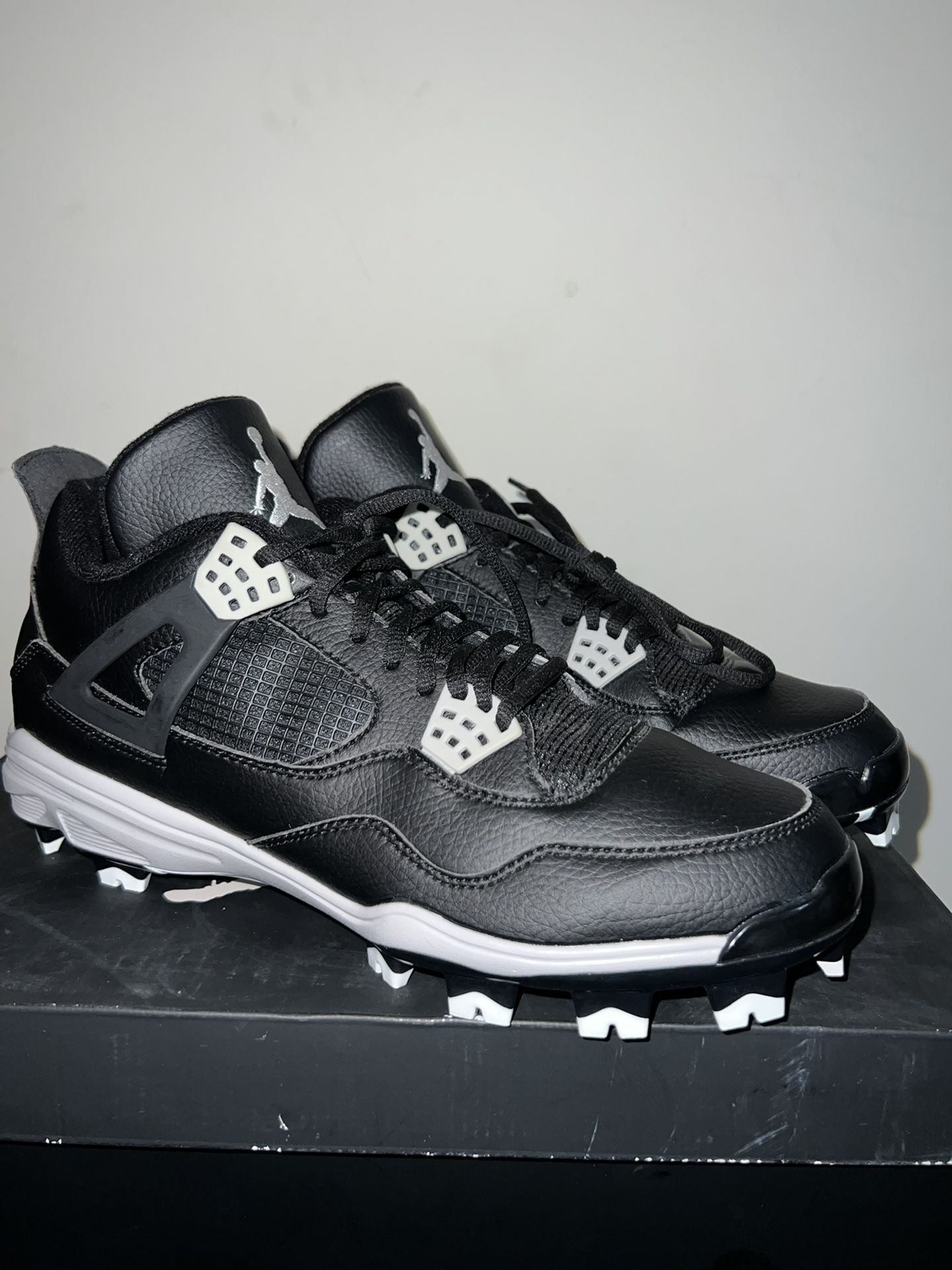 Jordan Retro 4 Oreo Baseball Cleats