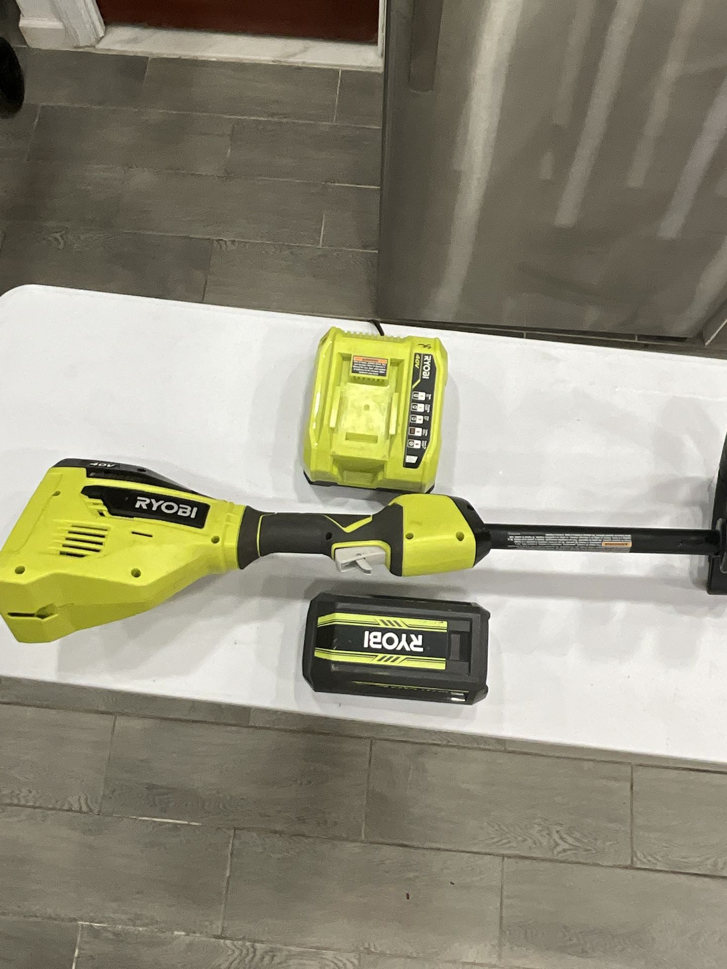 Ryobi Weed Whacker, 4 Ah 40 Volt Battery, And Quick Charger.