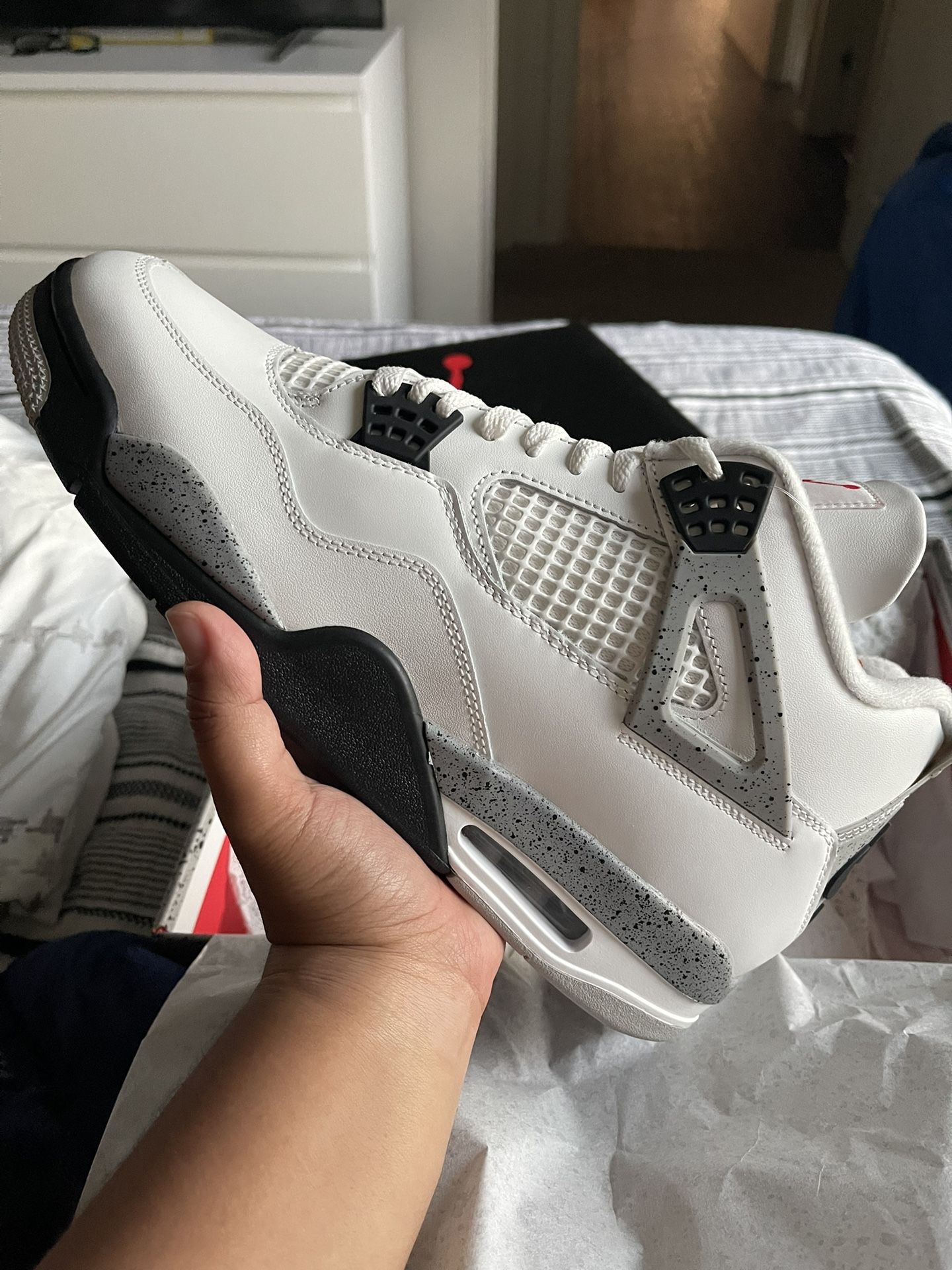 Jordan 4 ‘White Cement’