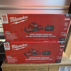 Milwaukee M18 18V Lithium-Ion REDLITHIUM FORGE 8.0 Ah Battery Pack with M18 18V Dual Bay Simultaneous Super Charger