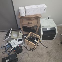 BUNCH OF ELECTRONIC STUFF