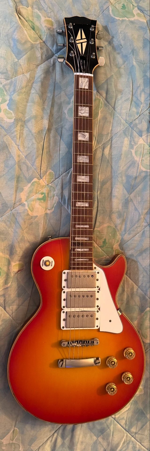 2012 Les Paul Replica With Gibson Case $400