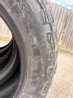 Used set of mud tires(Juego de neumáticos para barro/lodo usado)