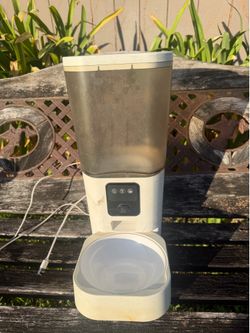 Automatic pet feeder it has Bluetooth and camera $35 or best offer