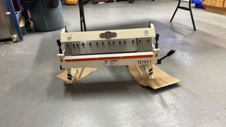 Shop Fox Sheet Metal Bend 24” Pan and Box Brake