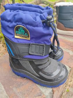 Snow Boots Sz 5t 