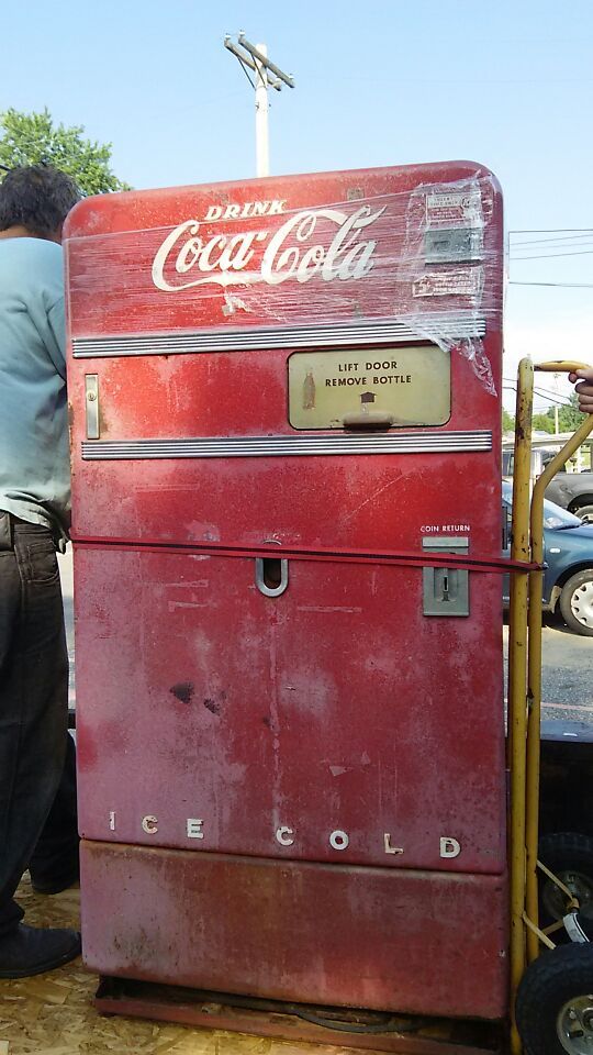 Working 1955 VENDO 83 Coca-Cola machine