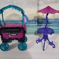 Monster High Dolls Scaris Cafe Stand