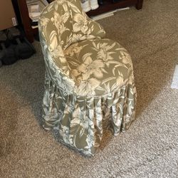 Skirted Upholstered Accent / Vanity Chair – Excellent Condition