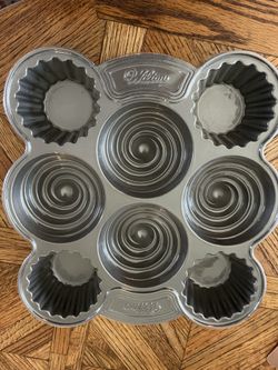 2 New Wilton 3D Cupcake Molds