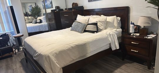 Four Piece Complete Mahogany Bedroom Set