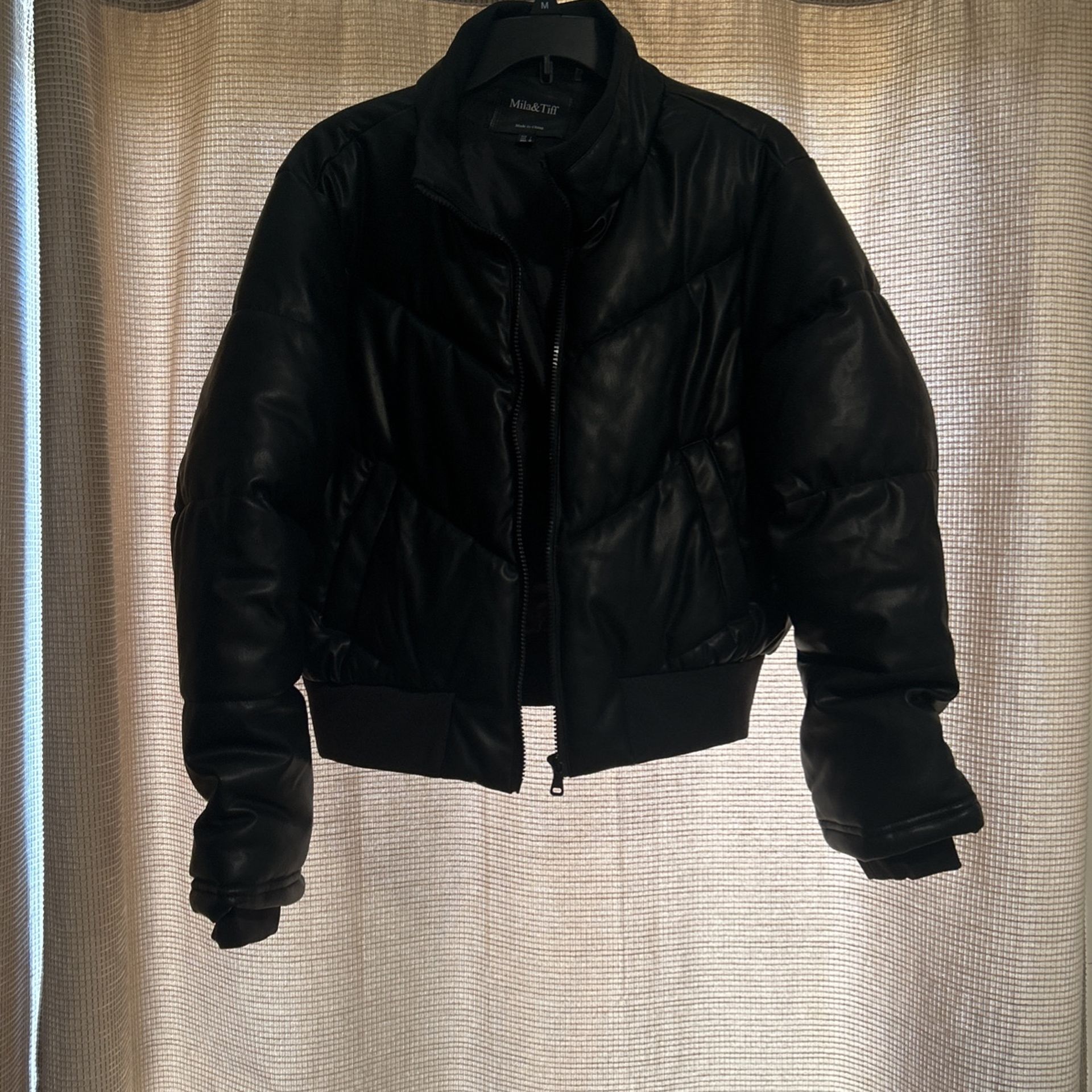 Black puffer jacket Size Large