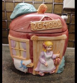 Vintage ceramic cookie jar excellent condition