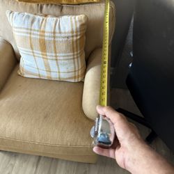 LIVING ROOM SOFA AND CHAOLIR BEATIFULL GREAT CONDITION LIKE NEW