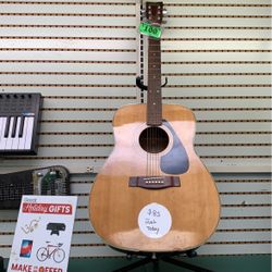 Yamaha Acoustic Guitar 